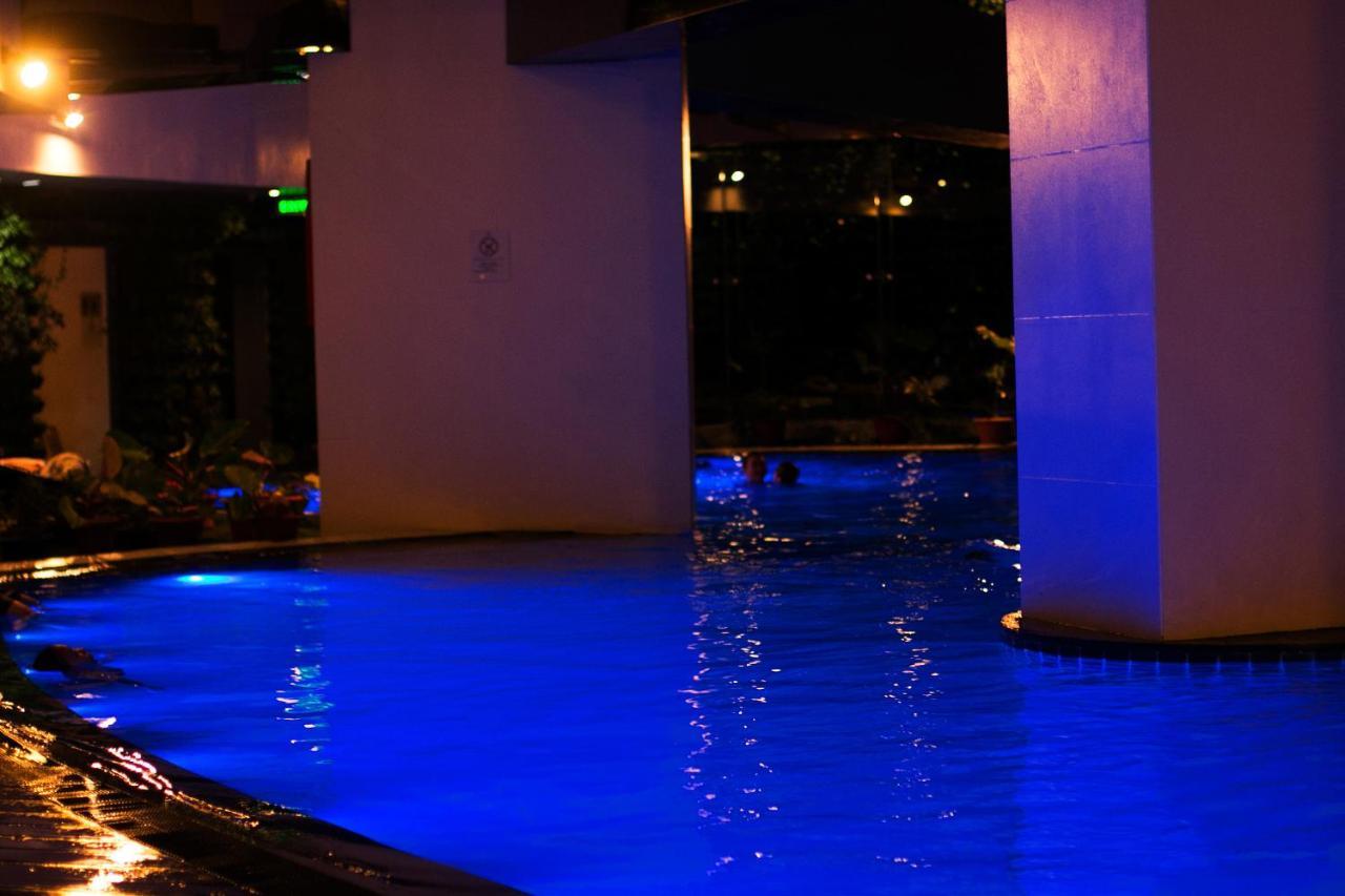 The Gramercy Residences Manila Exterior photo